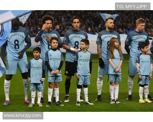 京多安的传奇之路：从青涩小将到世界足球巨星的蜕变与荣耀